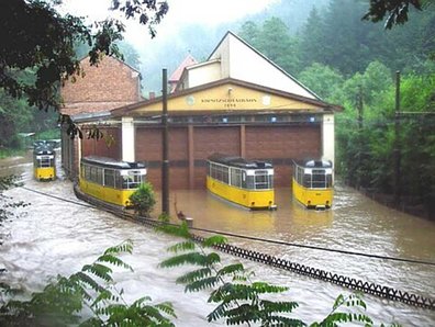 Hochwasser am Depot der Kirnitzschtalbahn