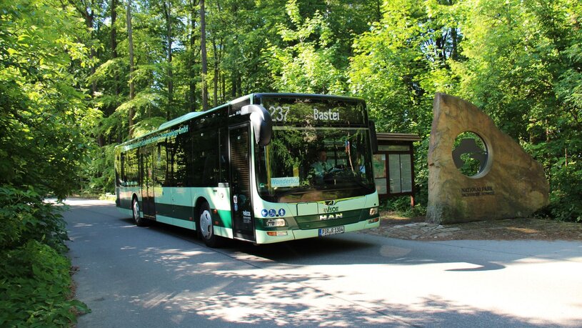 Bus der Linie 237 an der Bastei