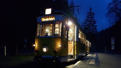 Kirnitzschtalbahnwagen bei Nacht