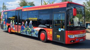 Bus mit Werbung Feuerwehr