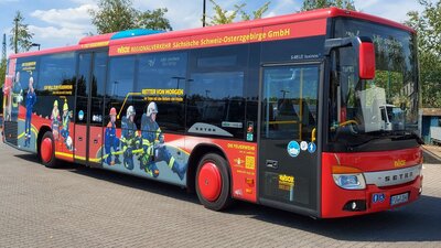 Bus mit Werbung Feuerwehr