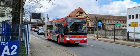 Ortseingang Freital mit "Feuerwehrbus"