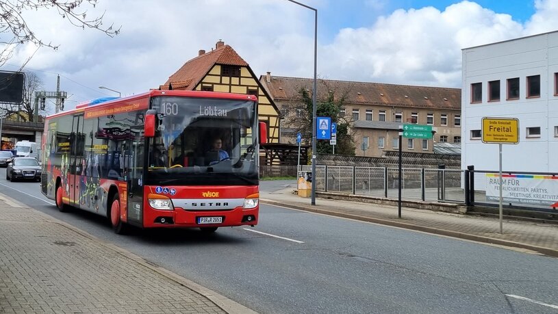 Ortseingang Freital mit "Feuerwehrbus"