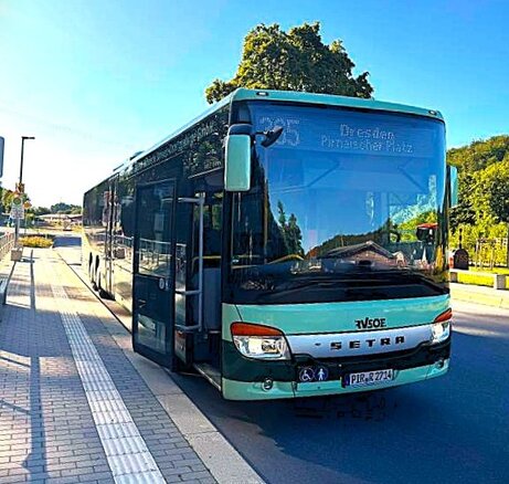 Bus am Bahnhof Bienenmühle