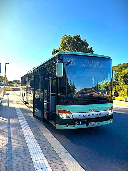 Bus am Bahnhof Bienenmühle