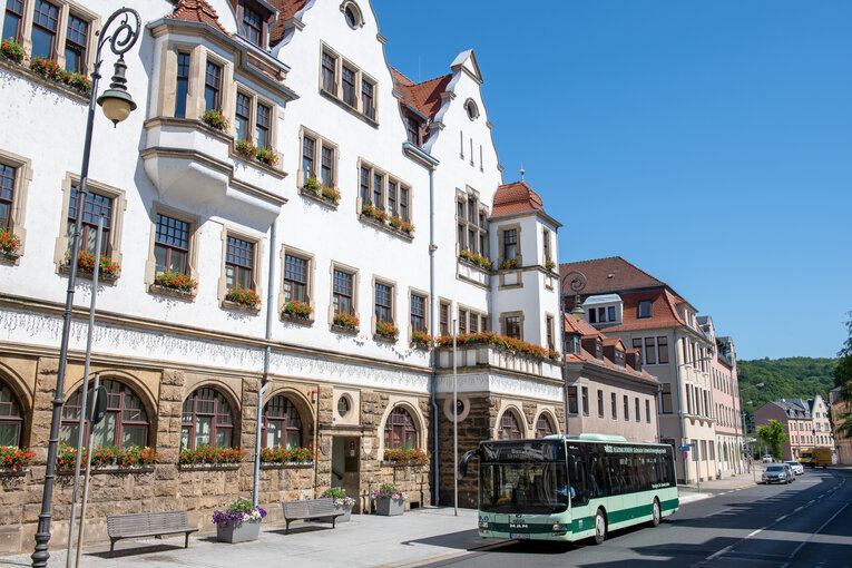Rathaus Potschappel mit Bus