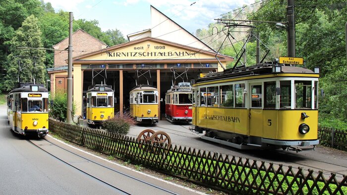 historische Triebwagen der Kirnitzschtalbahn