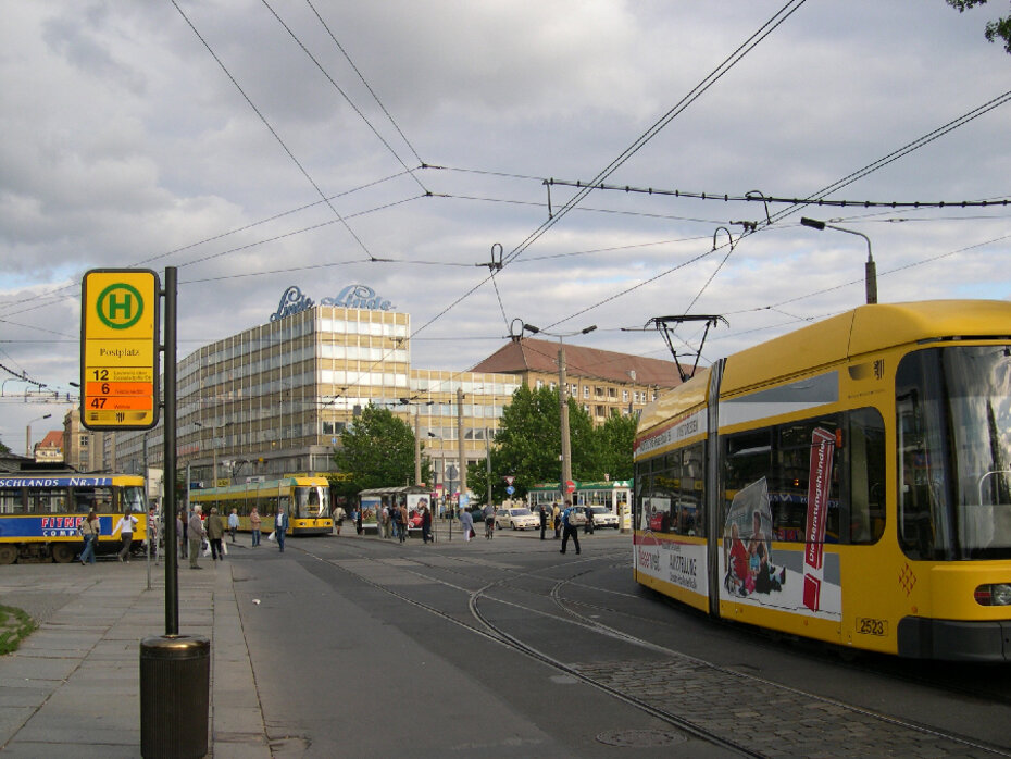 Straßenbahnen auf dem Postplatz, gemeinfrei