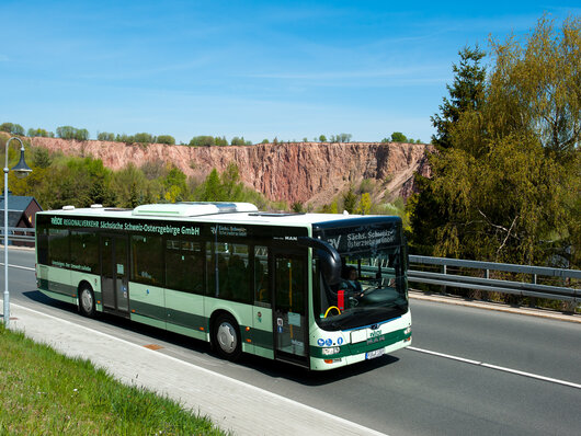 Bus vor Pinge Altenberg