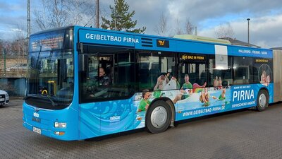 Bus mit Werbung Geibeltbad