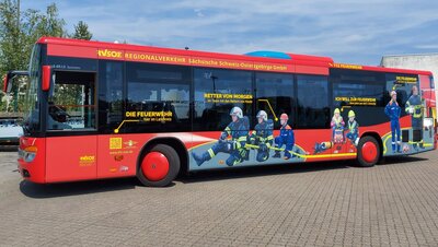 Bus mit Werbung Feuerwehr