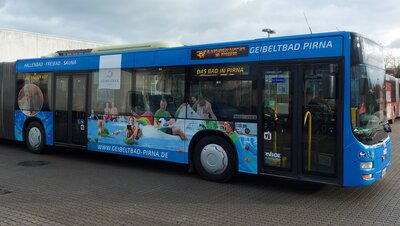 Bus mit Werbung Geibeltbad