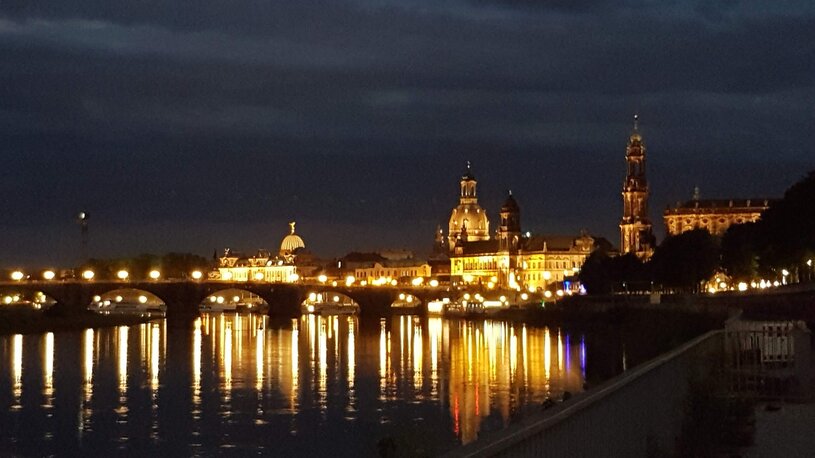 Silhouette von Dresden bei Nacht