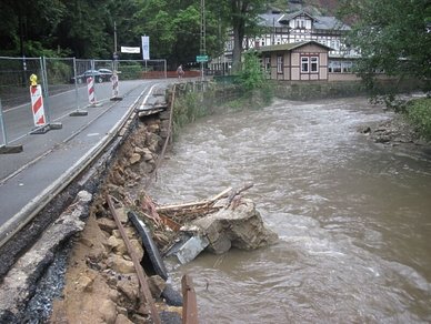 Strasse vorm Lichtenhainer Wasserfall