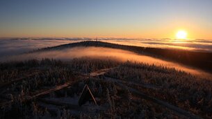 Der Kamm des Erzgebirges in der Sonne